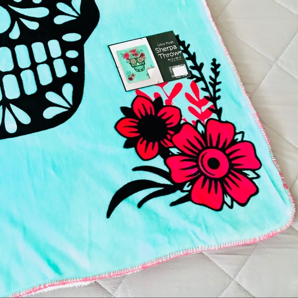 Sherpa Ice Green & Fuchsia Sugar Skull Throw - Picture 3 of 8